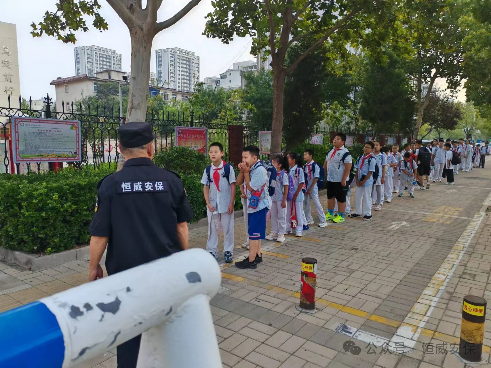 【護(hù)校安園】恒威安保全力以赴站好“護(hù)學(xué)崗” 當(dāng)好“護(hù)航者”